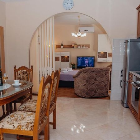 Apartman Neli Vir Exteriör bild