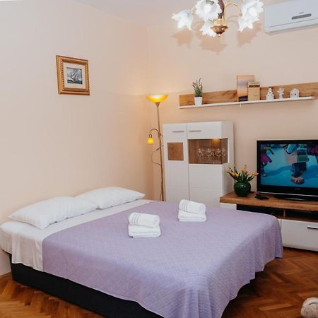 Apartman Neli Vir Exteriör bild