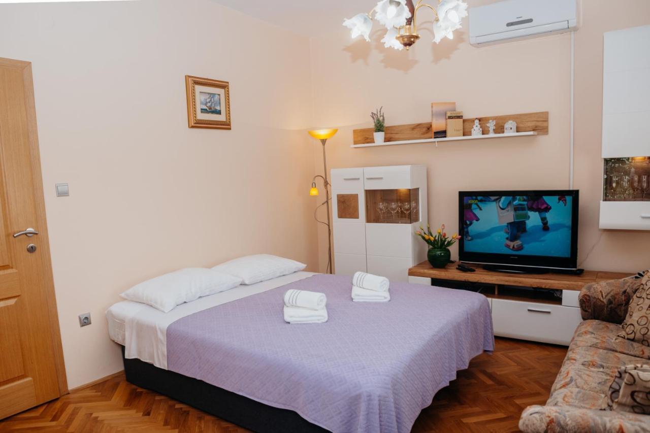 Apartman Neli Vir Exteriör bild