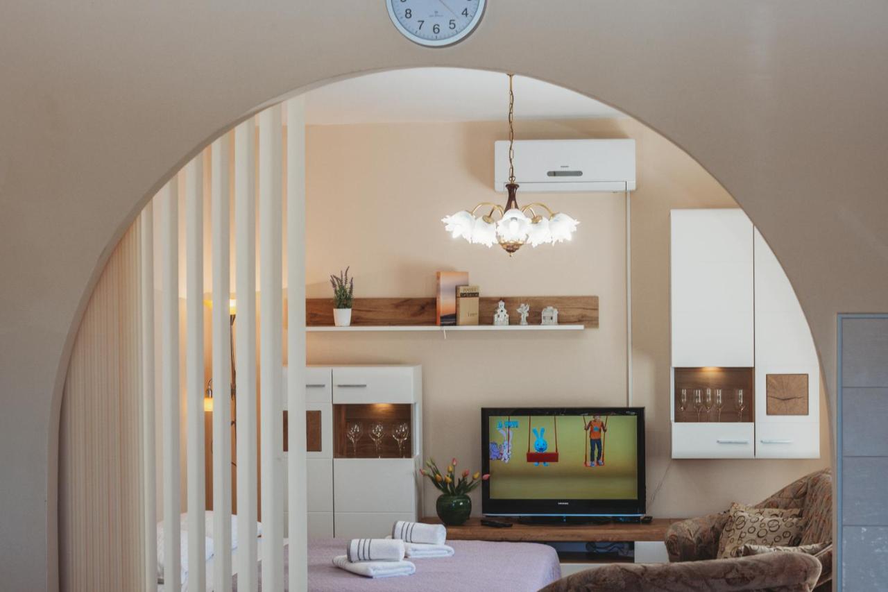 Apartman Neli Vir Exteriör bild
