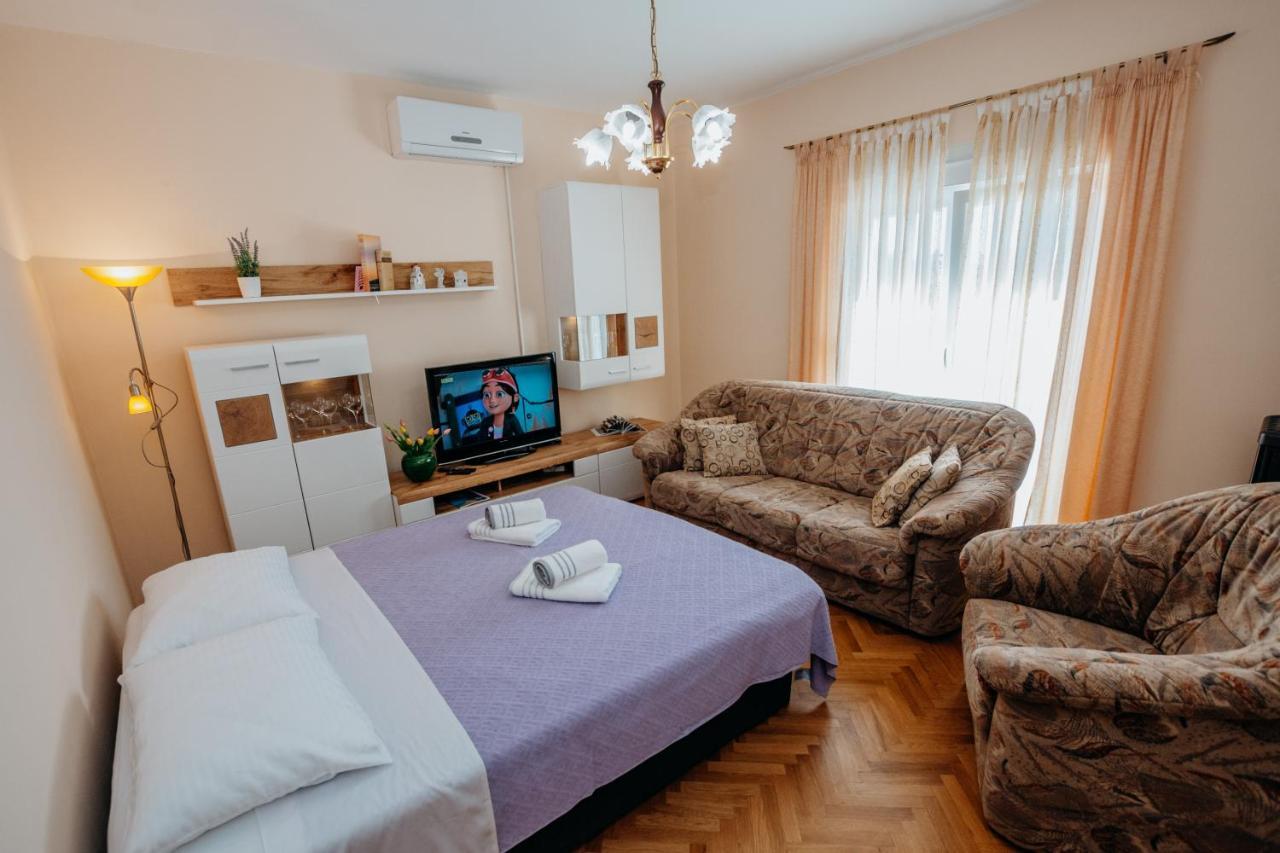 Apartman Neli Vir Exteriör bild