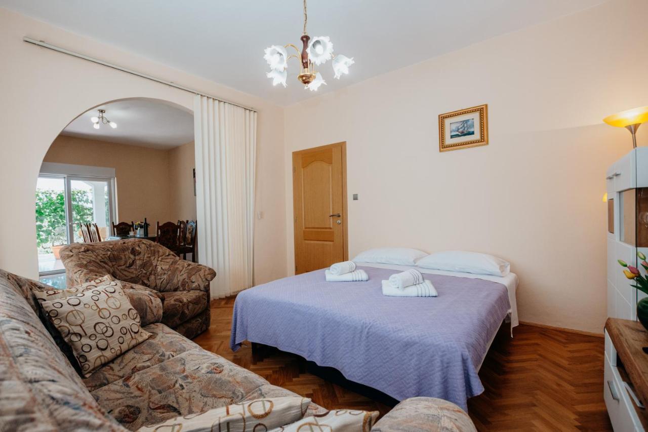 Apartman Neli Vir Exteriör bild