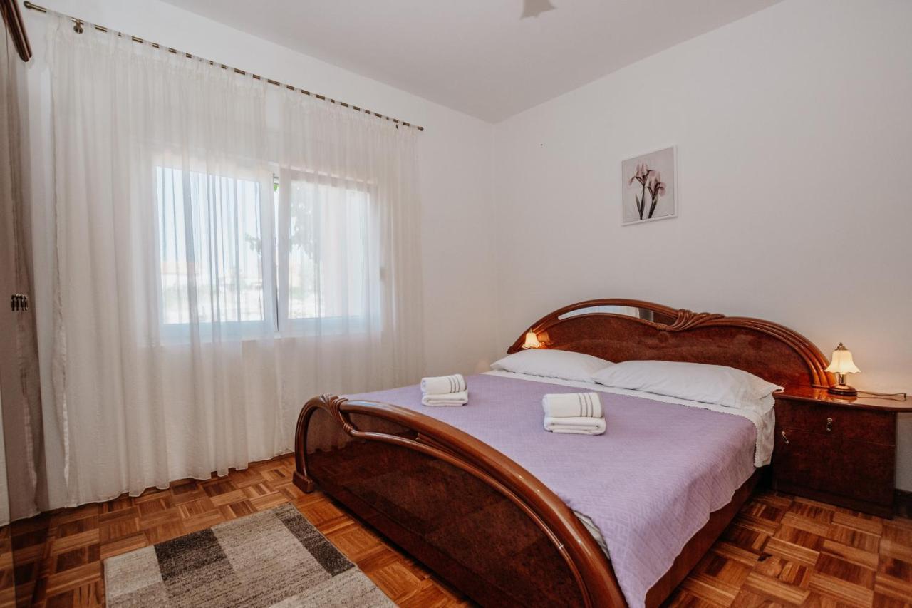Apartman Neli Vir Exteriör bild