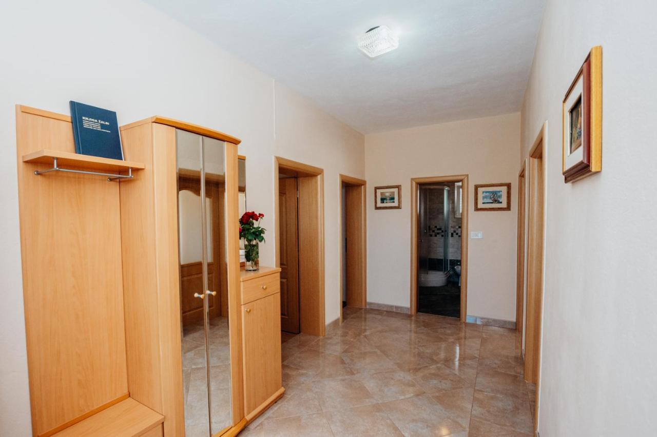 Apartman Neli Vir Exteriör bild
