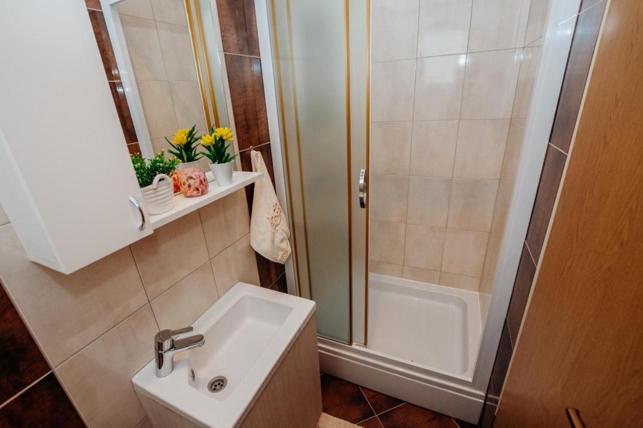 Apartman Neli Vir Exteriör bild