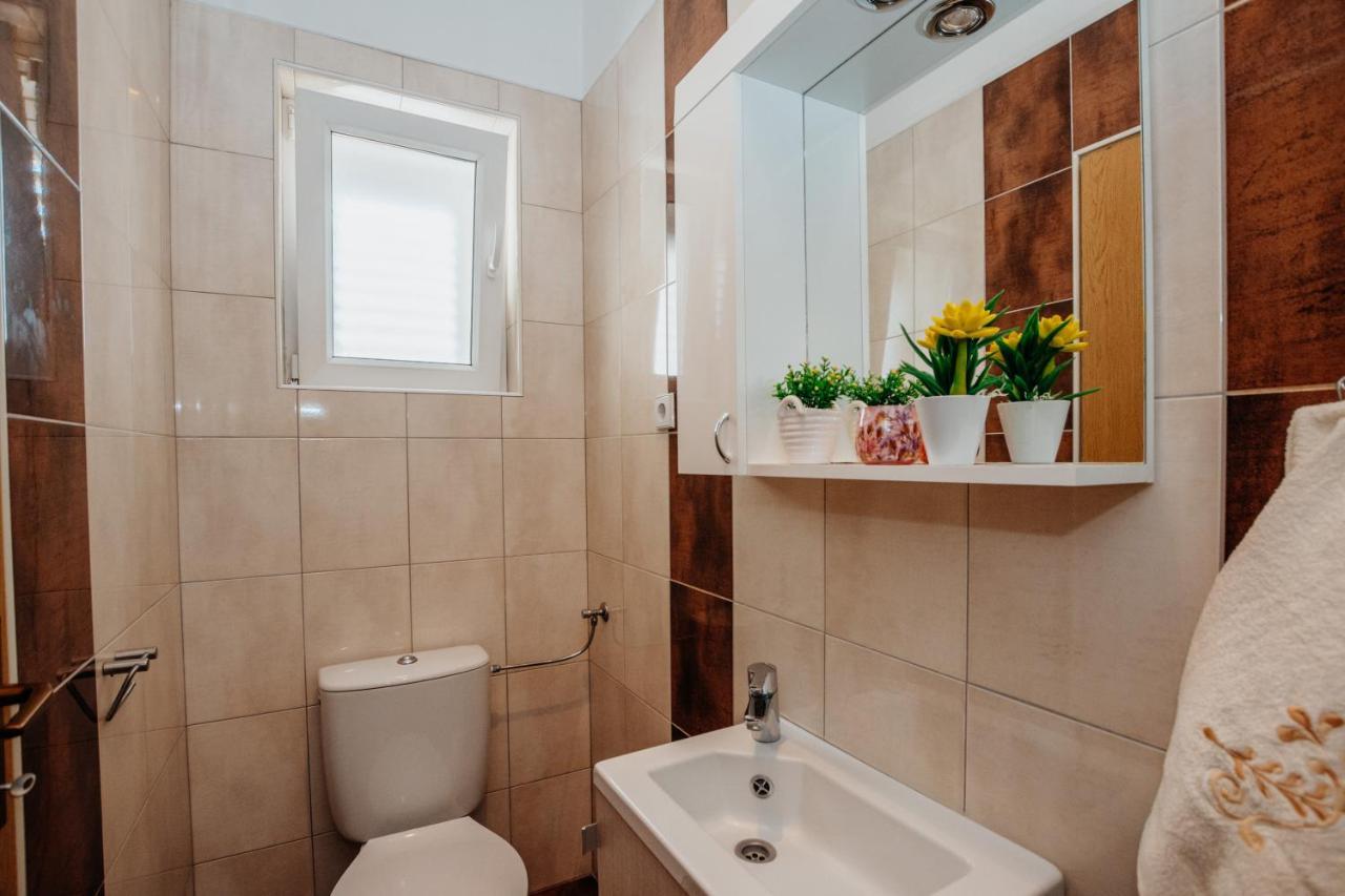 Apartman Neli Vir Exteriör bild