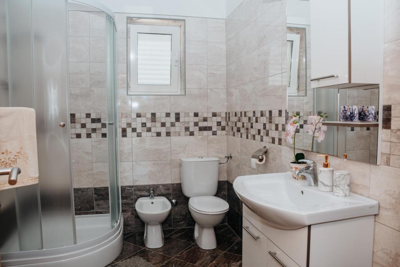 Apartman Neli Vir Exteriör bild