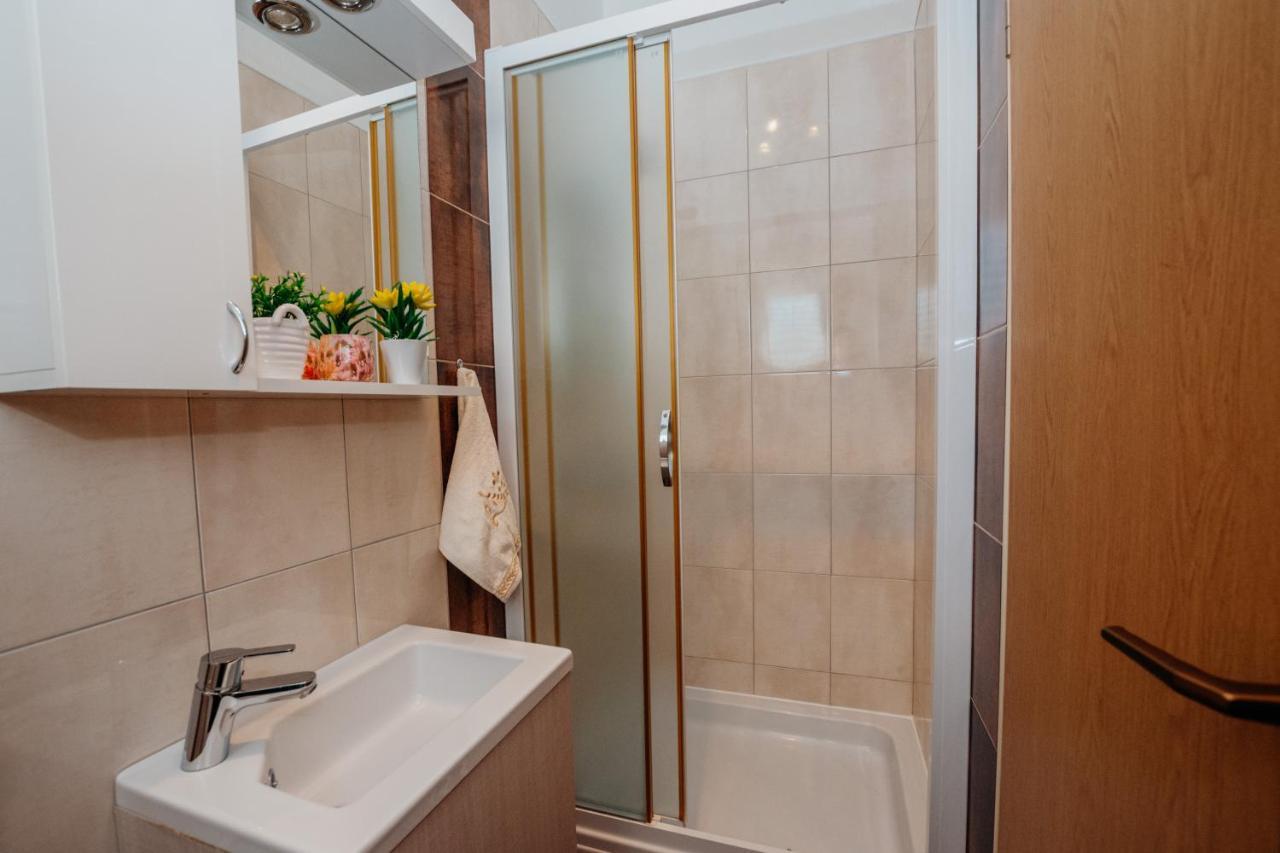 Apartman Neli Vir Exteriör bild