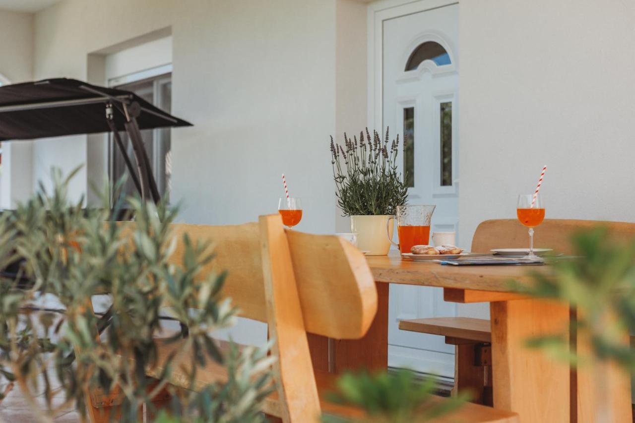 Apartman Neli Vir Exteriör bild